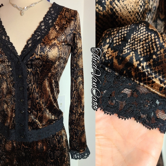 Betsey Johnson SET stretch VELVET & lace snake print dress & button up cardigan! - Picture 3 of 12
